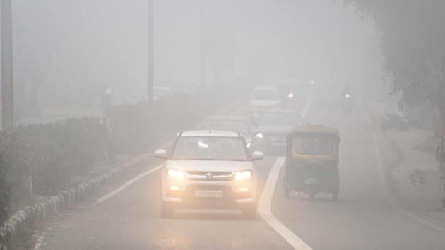 Delhi is breathing very poor air on Thursday.(Sanchit Khanna/HT Photo)