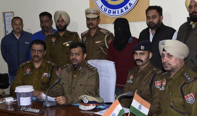 Police commissioner Rakesh Agrawal addressing the media about the arrest of gangster Deepa Dhandhari (face covered) in Ludhiana on Thursday. (HT PHOTO) Police commissioner Rakesh Agrawal addressing the media about the arrest of gangster Deepa Dhandhari (face covered) in Ludhiana on Thursday. (HT PHOTO)