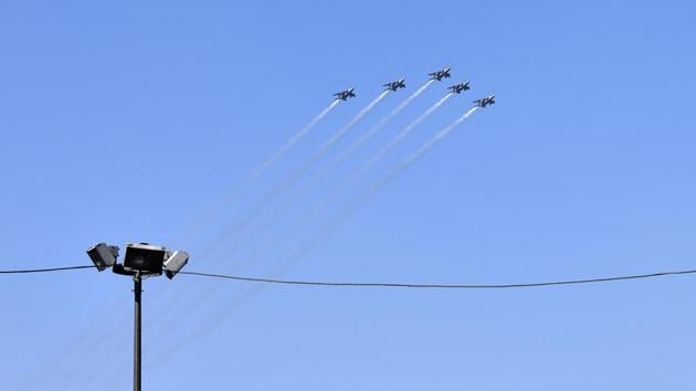 Five Indian Air Force Jaguar fighter aircrafts during the full dress rehearsal for the Republic Day parade in New Delhi. (Mohd Zakir/HT PHOTO) Five Indian Air Force Jaguar fighter aircrafts during the full dress rehearsal for the Republic Day parade in New Delhi. (Mohd Zakir/HT PHOTO)