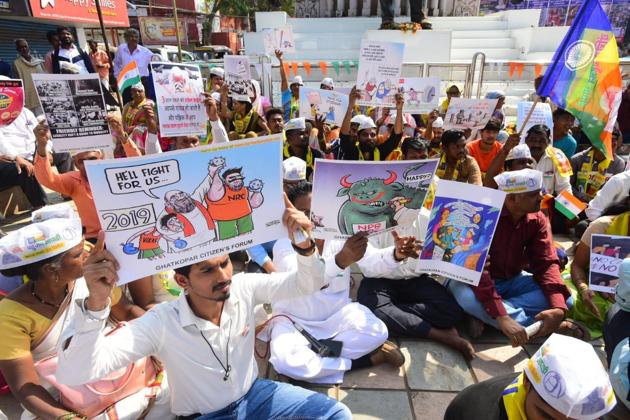 VBA’s activists forced shopkeepers in areas of Mulund, Airoli, Ghatkopar, Govandi, Wadala and Chembur to shut down.(Aalok Soni/HT Photo) VBA’s activists forced shopkeepers in areas of Mulund, Airoli, Ghatkopar, Govandi, Wadala and Chembur to shut down.(Aalok Soni/HT Photo)