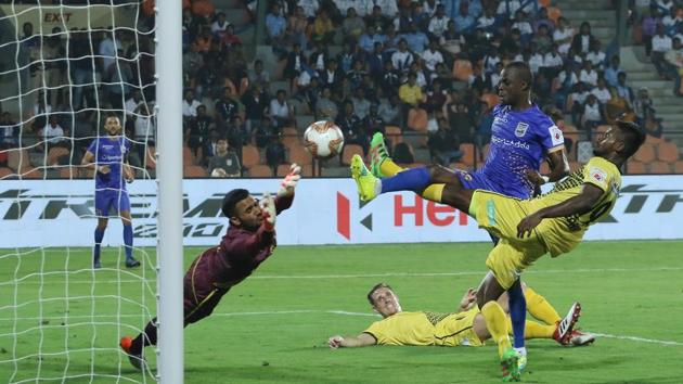Mumbai FC and Hyderabad FC in action.(SPORTZPICS for ISL)