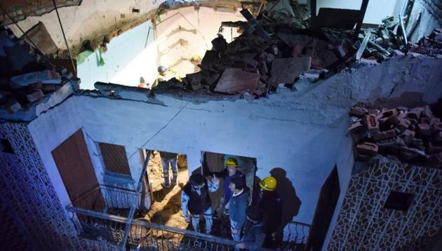 A view of the building claimed to be a Tution center collapsed injuring 13 students and teachers at Bhajanpura in New Delhi.(Sanchit Khanna/Hindustan Times photo)