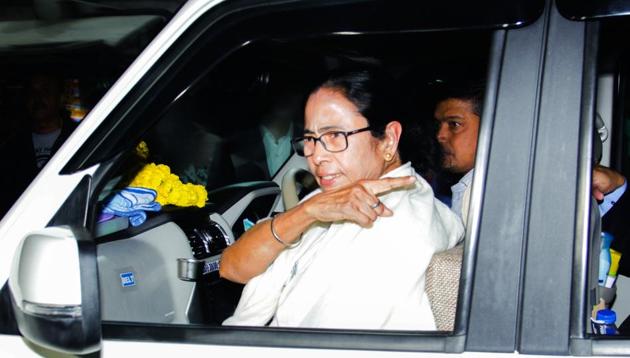 Trinamool Congress chief Mamata Banerjee has given the party’s district unit presidents two weeks to submit the names of leaders who will head the refugee cells.(ANI) Trinamool Congress chief Mamata Banerjee has given the party’s district unit presidents two weeks to submit the names of leaders who will head the refugee cells.(ANI)