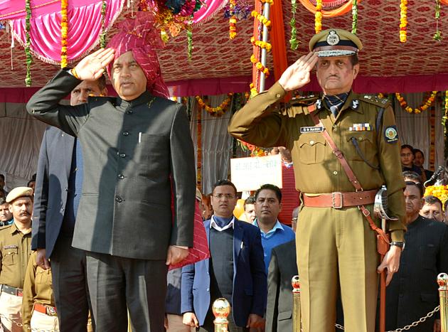 Chief minister Jai Ram Thakur inspecting the parade during Himachal Statehood Day programme at Jhanduta in Bilaspur district.(HT Photo)