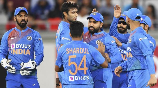 Auckland: India's Rohit Sharma is celebrated after taking a catch to dismiss New Zealand's Martin Guptill.(AP) Auckland: India's Rohit Sharma is celebrated after taking a catch to dismiss New Zealand's Martin Guptill.(AP)