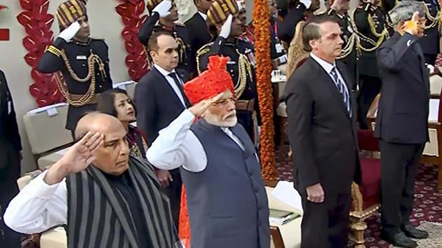 **EDS: TV GRAB** New Delhi: (R-L) President Ram Nath Kovind, Brazilian President Jair Messias Bolsonaro, Prime Minister Narendra Modi and Defence Minister Rajnath Singh stand for the national anthem during the 71st Republic Day celebrations at Rajpath, in New Delhi, Sunday, Jan. 26, 2019. (DD NEWS/PTI Photo) (PTI1_26_2020_000044B) (PTI) 