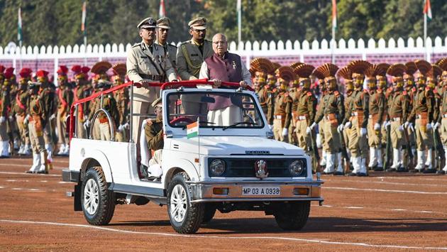 Bhopal: Madhya Pradesh Governor Lalji Tandon inspects a guard of honour during the 71st Republic Day celebrations at Lal Parade Ground, in Bhopal, Sunday, Jan. 26, 2020. (PTI Photo) (PTI1_26_2020_000047B) (PTI) 