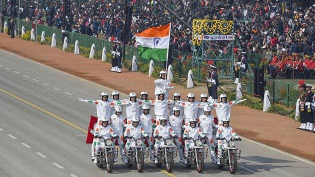 New Delhi: 21 women bikers of the CRPF perform a daredevil stunt to make a human pyramid on motorcycles during the 71st Republic Day Parade at Rajpath in New Delhi(PTI)