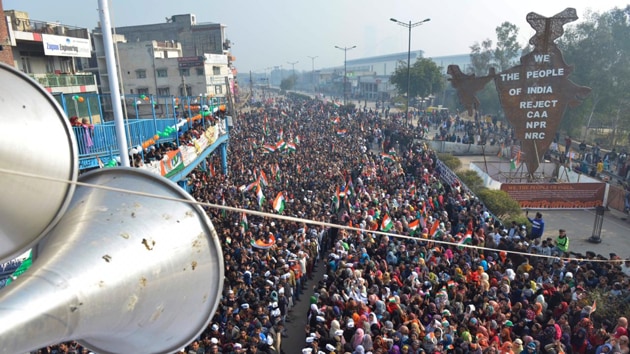 People in Shaheen Bagh gathered in numbers during their ongoing round the clock protests against the Citizenship law.(HT Photo) People in Shaheen Bagh gathered in numbers during their ongoing round the clock protests against the Citizenship law.(HT Photo)