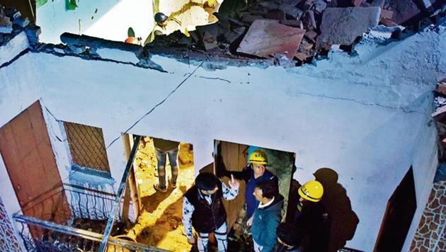 Rescue operation underway at the spot of a building collapse at Bhajanpura, in New Delhi on Saturday.(Photo by Sanchit Khanna / Hindustan Times) Rescue operation underway at the spot of a building collapse at Bhajanpura, in New Delhi on Saturday.(Photo by Sanchit Khanna / Hindustan Times)