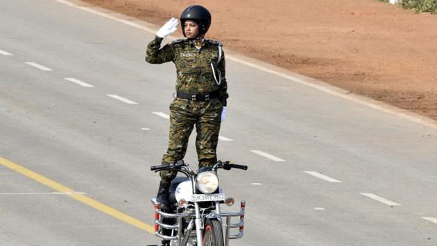 An all-woman bikers contingent of the Central Reserve Police Force (CRPF) also made its debut at the 71st Republic Day. Inspector Seema Nag, who is posted with the Rapid Action Force (RAF), commanded the contingent. (Sonu Mehta / HT Photo)