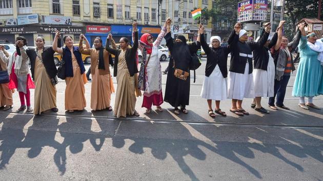 Christians including priests and nuns, joined an “all-faith” human chain on the 71st Republic Day in Kolkata(PTI Photo)