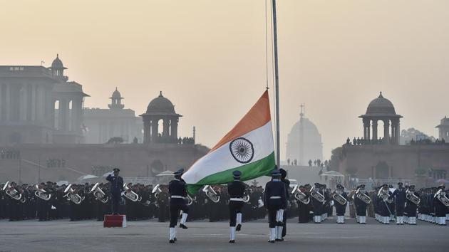 Indian Defence personnel rehearse for the ‘Beating Retreat’ ceremony, at Raisina Hill, in New Delhi. (Ajay Aggarwal / HT Photo) 
