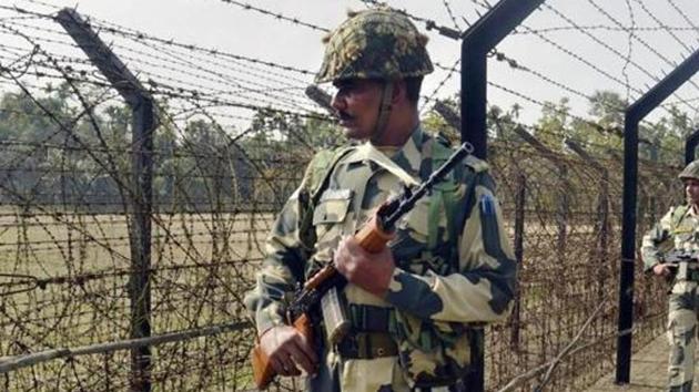 Border Security Force (BSF) personnel patrol along the India-Bangladesh border fence at Yakub Nagar village.(PTI Photo/File/Representative) Border Security Force (BSF) personnel patrol along the India-Bangladesh border fence at Yakub Nagar village.(PTI Photo/File/Representative)