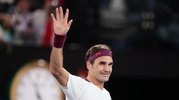 Roger Federer roars into record 15th Australian Open quarter-final ...