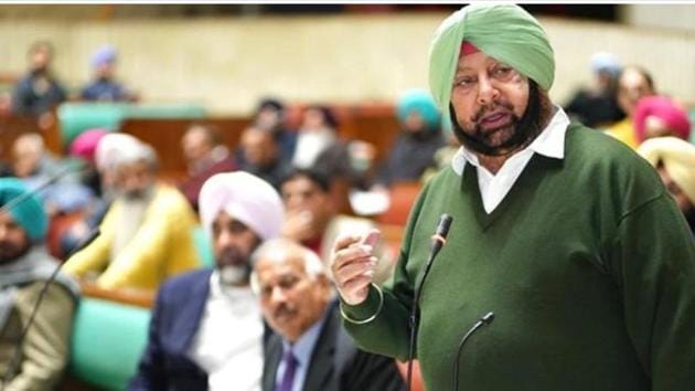 Punjab chief minister Capt Amarinder Singh making a point during the recent special assembly session in Chandigarh. Before coming to power in 2017, the Congress had announced in its manifesto that to “encourage and incentivise” youngsters to use digital technology, it would distribute free smartphones.(Twitter)