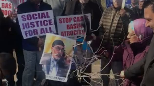 Members of Dalit Group Shri Guru Ravi Dass Sabha of New York held a protest against the SFJ activist Gurpatwant Singh Pannu.(Sourced)