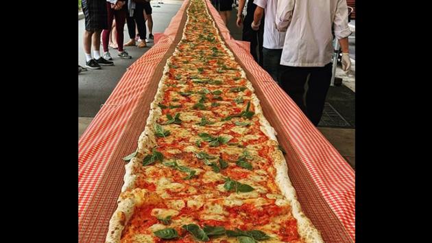 The effort took about four hours, according to Pellegrini’s restaurant, and yielded 4,000 slices.(Instagram/@pellegrinisitalian)