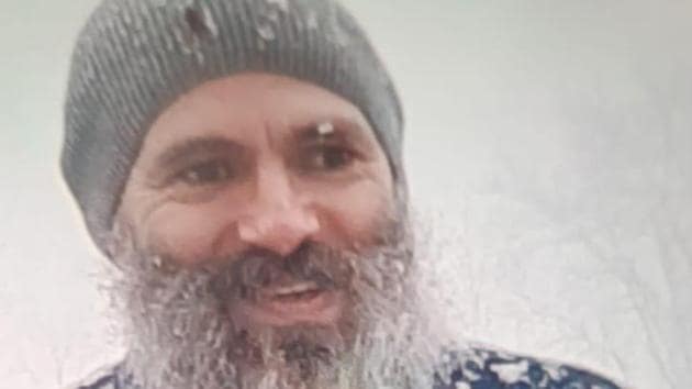 This photograph of the former Jammu and Kashmir CM appeared on the Internet on January 25, 2020.(Twitter/@JQ_plaintalk) This photograph of the former Jammu and Kashmir CM appeared on the Internet on January 25, 2020.(Twitter/@JQ_plaintalk)