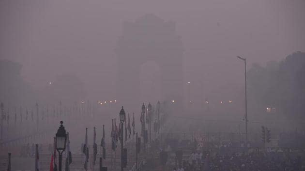 Fog engulfs India Gate ahead of the Republic Day parade, at Rajpath, in New Delhi. (Sonu Mehta/HT PHOTO) Fog engulfs India Gate ahead of the Republic Day parade, at Rajpath, in New Delhi. (Sonu Mehta/HT PHOTO)
