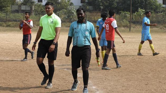 PDFA referees were seen without matching kits while conducting the league matches at Dobarwadi ground on January 15. There is a growing need for a referees’ association in the city, say sports lovers.(HT/PHOTO) PDFA referees were seen without matching kits while conducting the league matches at Dobarwadi ground on January 15. There is a growing need for a referees’ association in the city, say sports lovers.(HT/PHOTO)