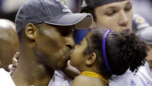 Kobe Bryant kisses his daughter, Gianna. (File photo: AP) Kobe Bryant kisses his daughter, Gianna. (File photo: AP)