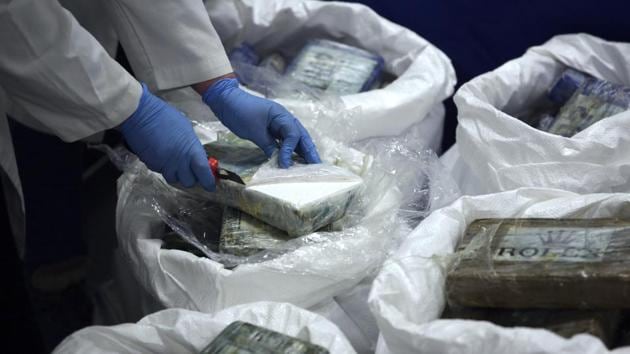 A member of the police opens a packet with cocaine.(AP/Representative Picture) A member of the police opens a packet with cocaine.(AP/Representative Picture)