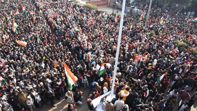 A massive crowd gathers to celebrate the 71st Republic Day at the site of an indefinite sit-in against the NRC, CAA and NPR in Shaheen Bagh, New Delhi on Sunday, January 26, 2020.(HT Photo) A massive crowd gathers to celebrate the 71st Republic Day at the site of an indefinite sit-in against the NRC, CAA and NPR in Shaheen Bagh, New Delhi on Sunday, January 26, 2020.(HT Photo)