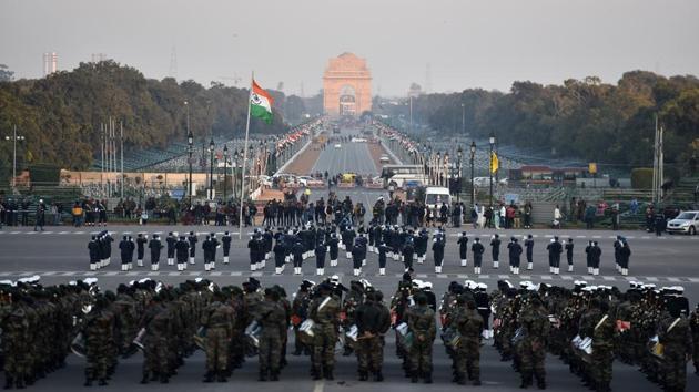 Beating Retreat marks a centuries-old military tradition, when the troops ceased fighting, sheathed their arms and withdrew from the battlefield, returning to the camps at sunset at the sounding of the Retreat. (Sanjeev Verma / HT Photo) Beating Retreat marks a centuries-old military tradition, when the troops ceased fighting, sheathed their arms and withdrew from the battlefield, returning to the camps at sunset at the sounding of the Retreat. (Sanjeev Verma / HT Photo)