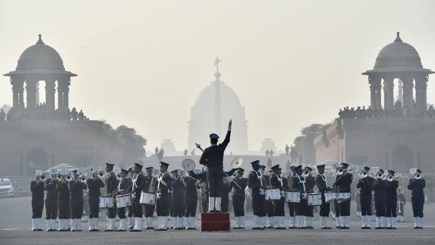 Members of the paramilitary band contingent during rehearsals for the Beating Retreat ceremony, at Raisina Hills. Amid soulful classical renditions and foot-tapping numbers filling the air, the retreat rehearsal was held in Delhi. Military buglers, pipes and drums bands from regimental centres and battalions enthralled the crowd. (Ajay Aggarwal / HT Photo) Members of the paramilitary band contingent during rehearsals for the Beating Retreat ceremony, at Raisina Hills. Amid soulful classical renditions and foot-tapping numbers filling the air, the retreat rehearsal was held in Delhi. Military buglers, pipes and drums bands from regimental centres and battalions enthralled the crowd. (Ajay Aggarwal / HT Photo)