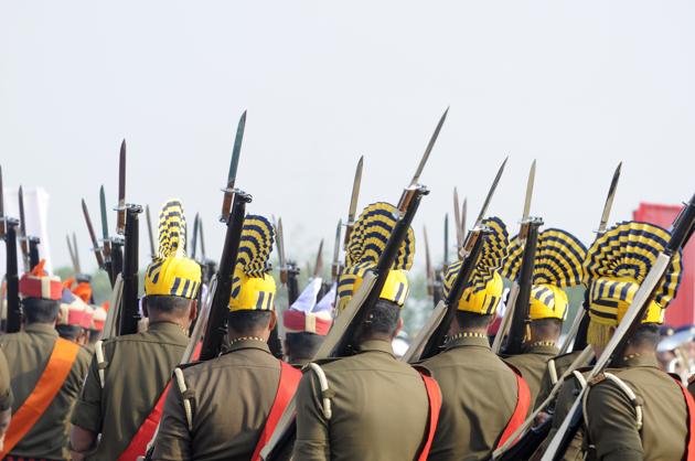 Defence personnel hold rifles at police line in Greater Noida. Image used for representational purpose only.(Photo by Sunil Ghosh / Hindustan Times)