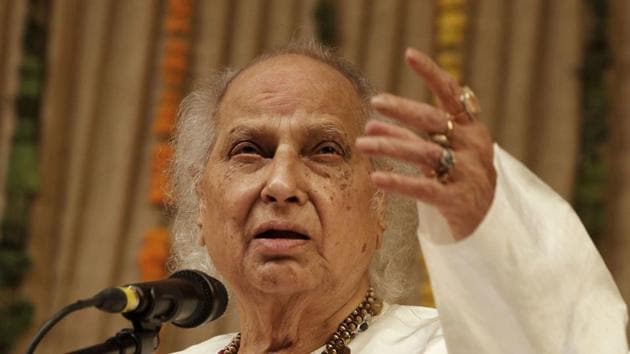 Classical vocalist Pandit Jasraj performs on the second day of Saptak classical music festival in Ahmedabad.(PTI) Classical vocalist Pandit Jasraj performs on the second day of Saptak classical music festival in Ahmedabad.(PTI)