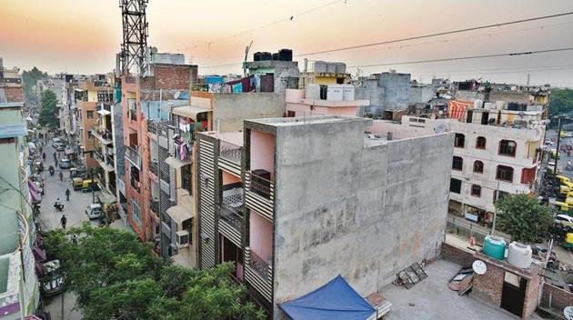 For registry of their properties with the Delhi government’s revenue department, residents of unauthorised colonies have to get a conveyance deed from DDA.(HT File) For registry of their properties with the Delhi government’s revenue department, residents of unauthorised colonies have to get a conveyance deed from DDA.(HT File)