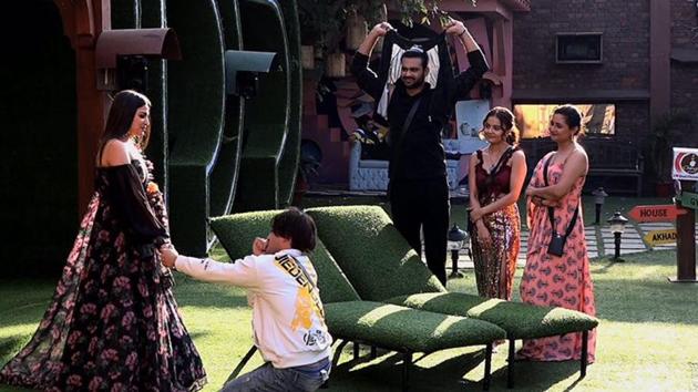 Bigg Boss 13: Asim Riaz proposed to Himanshi Khurana in the last episode.