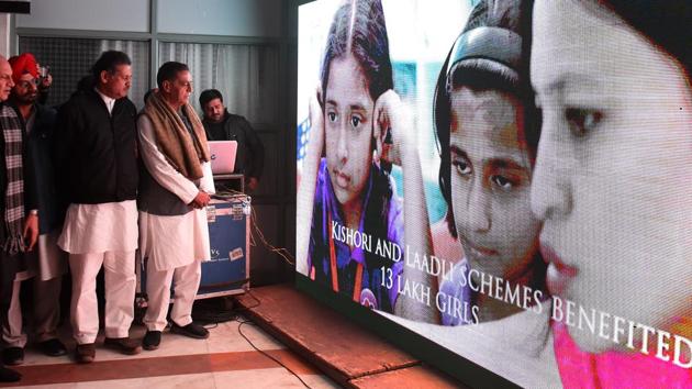 Delhi Pradesh Congress (DPCC) president Subhash Chopra and Chairman of campaign committee Kirti Azad along with party leaders view a video at the launch of the party’s campaign song for the upcoming Delhi Assembly election in New Delhi. (Mohd Zakir/HT Photo) Delhi Pradesh Congress (DPCC) president Subhash Chopra and Chairman of campaign committee Kirti Azad along with party leaders view a video at the launch of the party’s campaign song for the upcoming Delhi Assembly election in New Delhi. (Mohd Zakir/HT Photo)