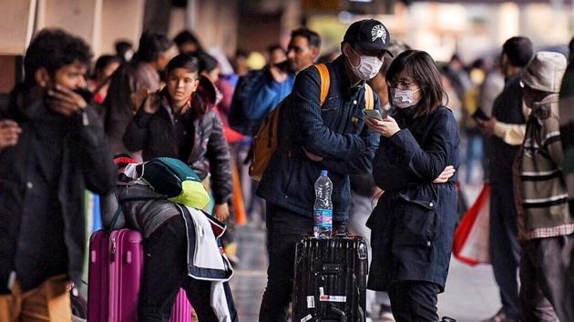 Tourists cover their face with masks in light of novel coronavirus scare as Jaipur health department is on alert, at Jaipur Railway Station.(Photo: Raj K Raj/ Hindustan Times)