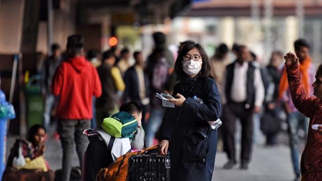 Tourists cover their face with masks in light of novel coronavirus scare as Jaipur health department is on alert, at Jaipur Railway Station, Rajasthan, on January 28, 2020.(Photo by Raj K Raj / Hindustan Times) Tourists cover their face with masks in light of novel coronavirus scare as Jaipur health department is on alert, at Jaipur Railway Station, Rajasthan, on January 28, 2020.(Photo by Raj K Raj / Hindustan Times)