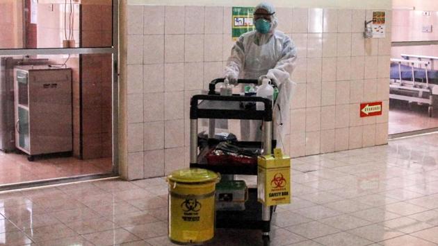 Nearly 2,000 people have been infected across the country and 56 have died—mostly in Hubei. Those who spoke to AFP told of extremely long queues and disorganisation.One spoke of a fear that sick patients with fevers will infect each other while waiting in long queues, even if they didn’t have the coronavirus when they first arrived at the hospital. (Hector RETAMAL / AFP) Nearly 2,000 people have been infected across the country and 56 have died—mostly in Hubei. Those who spoke to AFP told of extremely long queues and disorganisation.One spoke of a fear that sick patients with fevers will infect each other while waiting in long queues, even if they didn’t have the coronavirus when they first arrived at the hospital. (Hector RETAMAL / AFP)