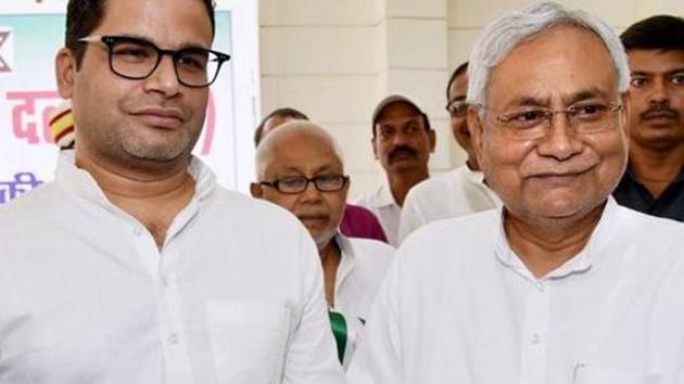 Bihar Chief Minister and Janta Dal United JD(U) President Nitish Kumar and Prashant Kishor in happier times.(PTI)