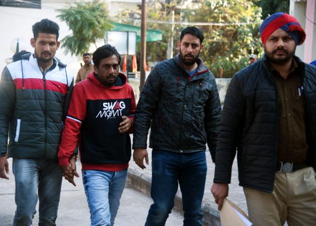 Accused Rakesh Verma (centre) in police custody outside Dera Bassi court on Thursday.(HT PHOTO)