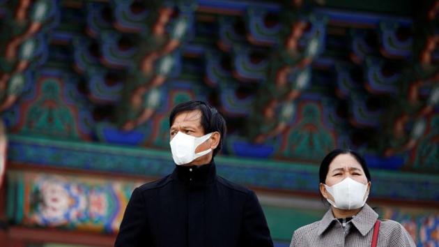 A couple wear masks to prevent contracting coronavirus in Seoul, South Korea.(REUTERS) A couple wear masks to prevent contracting coronavirus in Seoul, South Korea.(REUTERS)
