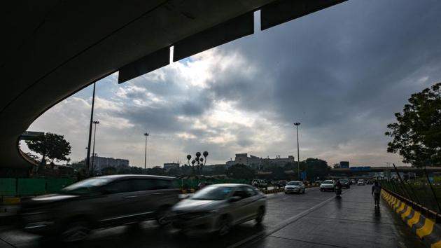 Dark clouds over the city as traffic zips past at INA in New Delhi.(Amal KS/HT PHOTO) Dark clouds over the city as traffic zips past at INA in New Delhi.(Amal KS/HT PHOTO)
