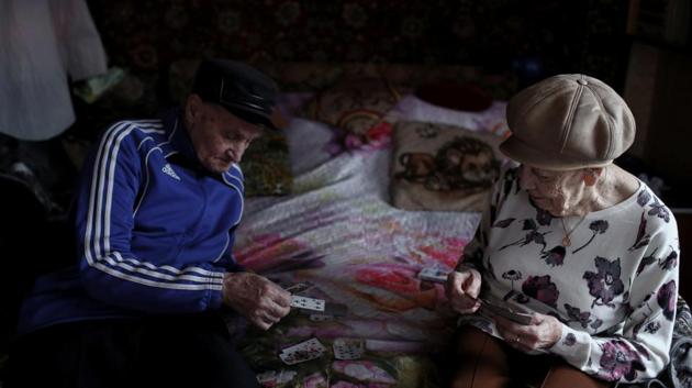 Maya Kachina and Lev Kitayev play cards at their home in Moscow. (Evgenia Novozhenina / REUTERS) Maya Kachina and Lev Kitayev play cards at their home in Moscow. (Evgenia Novozhenina / REUTERS)