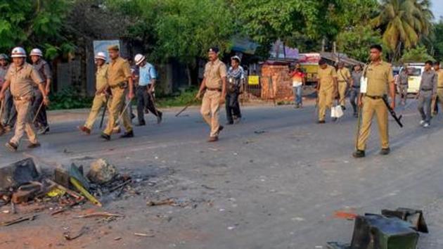 On Thursday morning, a few thousand people blocked the Berhampore-Sagarpara state highway for six hours demanding suspension of the officer-in-charge of Jalangi police station, Utpal Das, and Mondal’s arrest. (Image used for representation).(PTI PHOTO.) On Thursday morning, a few thousand people blocked the Berhampore-Sagarpara state highway for six hours demanding suspension of the officer-in-charge of Jalangi police station, Utpal Das, and Mondal’s arrest. (Image used for representation).(PTI PHOTO.)