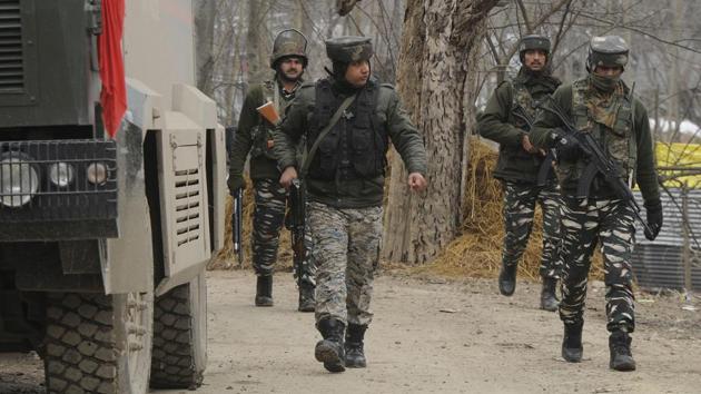 Army personnel patrol near Awantipora.(Photo by Waseem Andrabi / Hindustan Times) Army personnel patrol near Awantipora.(Photo by Waseem Andrabi / Hindustan Times)