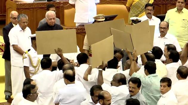 United Democratic Front (UDF) MLAs block Kerala Governor Arif Mohammad Khan as he arrives for the budget session of the state assembly. CM Pinarayi Vijayan looks on.(Photo: ANI)