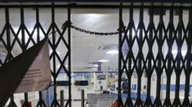 The two-day nationwide bank strike called by the United Forum of Bank Unions (UFBU), demanding early wage revision settlement, will begin from Friday.(PTI) The two-day nationwide bank strike called by the United Forum of Bank Unions (UFBU), demanding early wage revision settlement, will begin from Friday.(PTI)