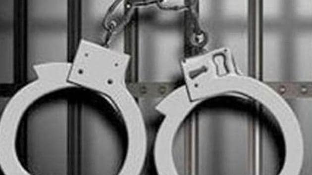 The Madhya Pradesh police arrested a Rajasthan resident, with 18 criminal cases lodged against him, on Friday.(HT PHOTO.) The Madhya Pradesh police arrested a Rajasthan resident, with 18 criminal cases lodged against him, on Friday.(HT PHOTO.)