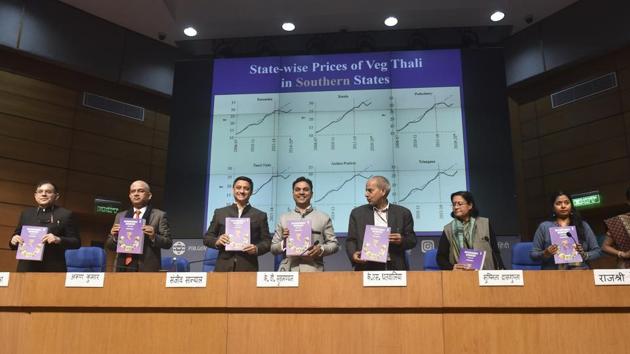 Chief Economic Adviser Krishnamurthy V Subramanian (4L), Principal Economic Adviser Sanjeev Sanyal (3L) and others present the Economic Survey 2019-20 during a press conference, in New Delhi.(PTI) Chief Economic Adviser Krishnamurthy V Subramanian (4L), Principal Economic Adviser Sanjeev Sanyal (3L) and others present the Economic Survey 2019-20 during a press conference, in New Delhi.(PTI)