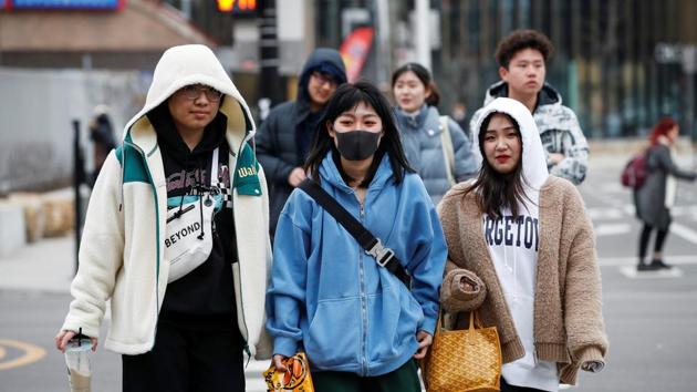 A woman wears a mask in Chinatown following the outbreak of the novel coronavirus, in Chicago, Illinois, US on January 30, 2020.(Reuters Photo) A woman wears a mask in Chinatown following the outbreak of the novel coronavirus, in Chicago, Illinois, US on January 30, 2020.(Reuters Photo)